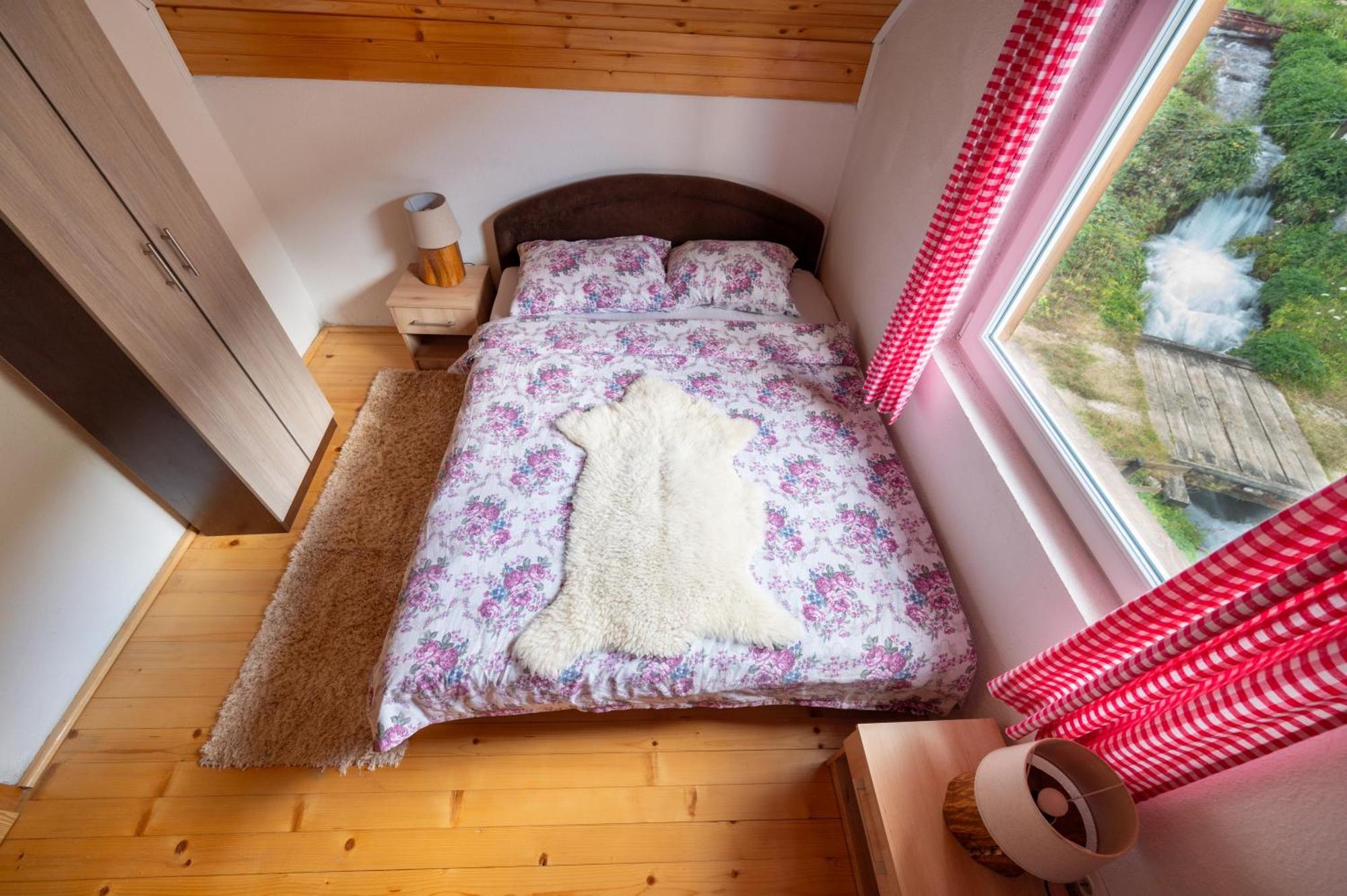 Maison d'hôtes Domacinstvo Na Kraju Svijeta à Sipovo Extérieur photo