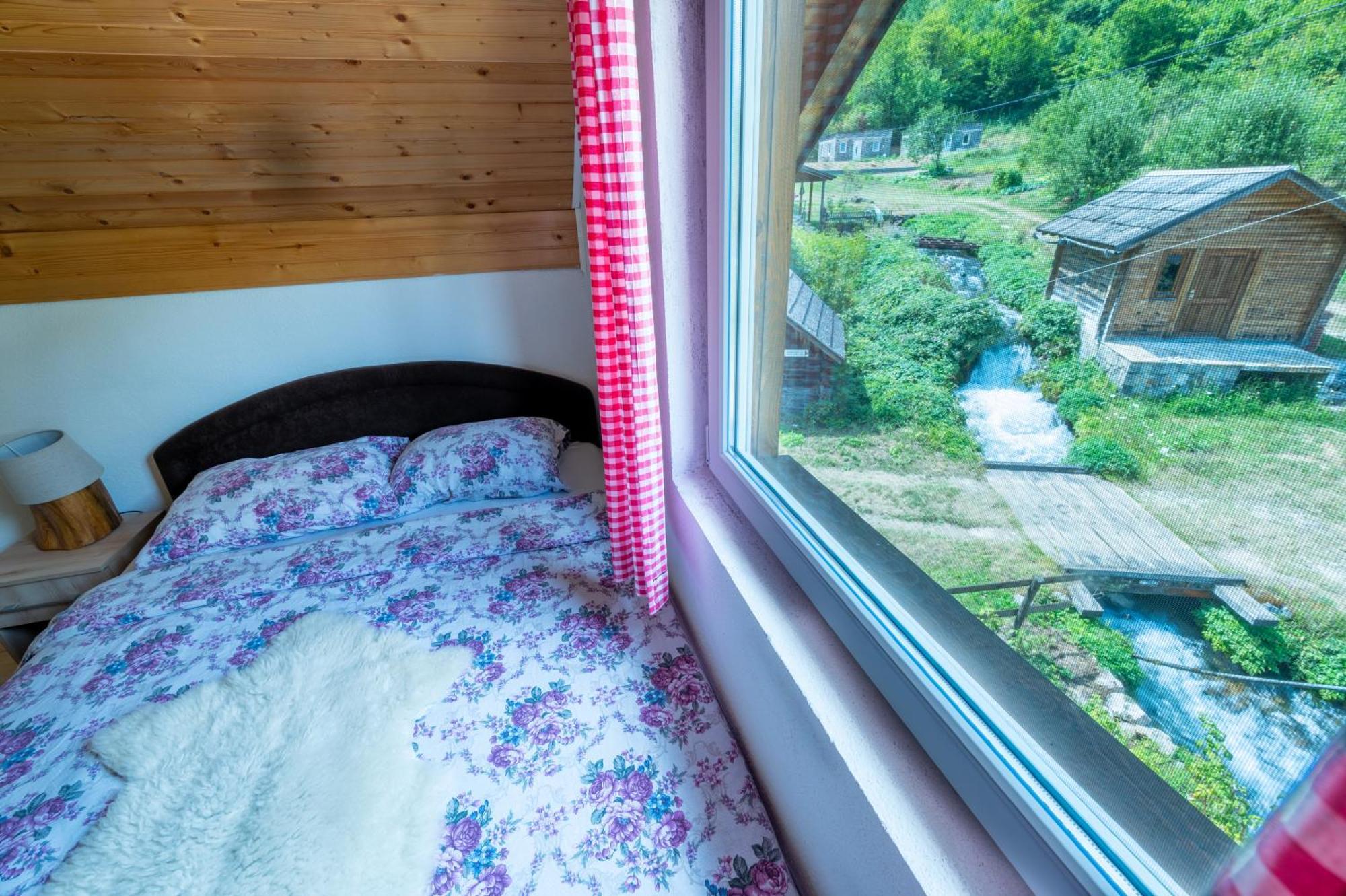 Maison d'hôtes Domacinstvo Na Kraju Svijeta à Sipovo Extérieur photo