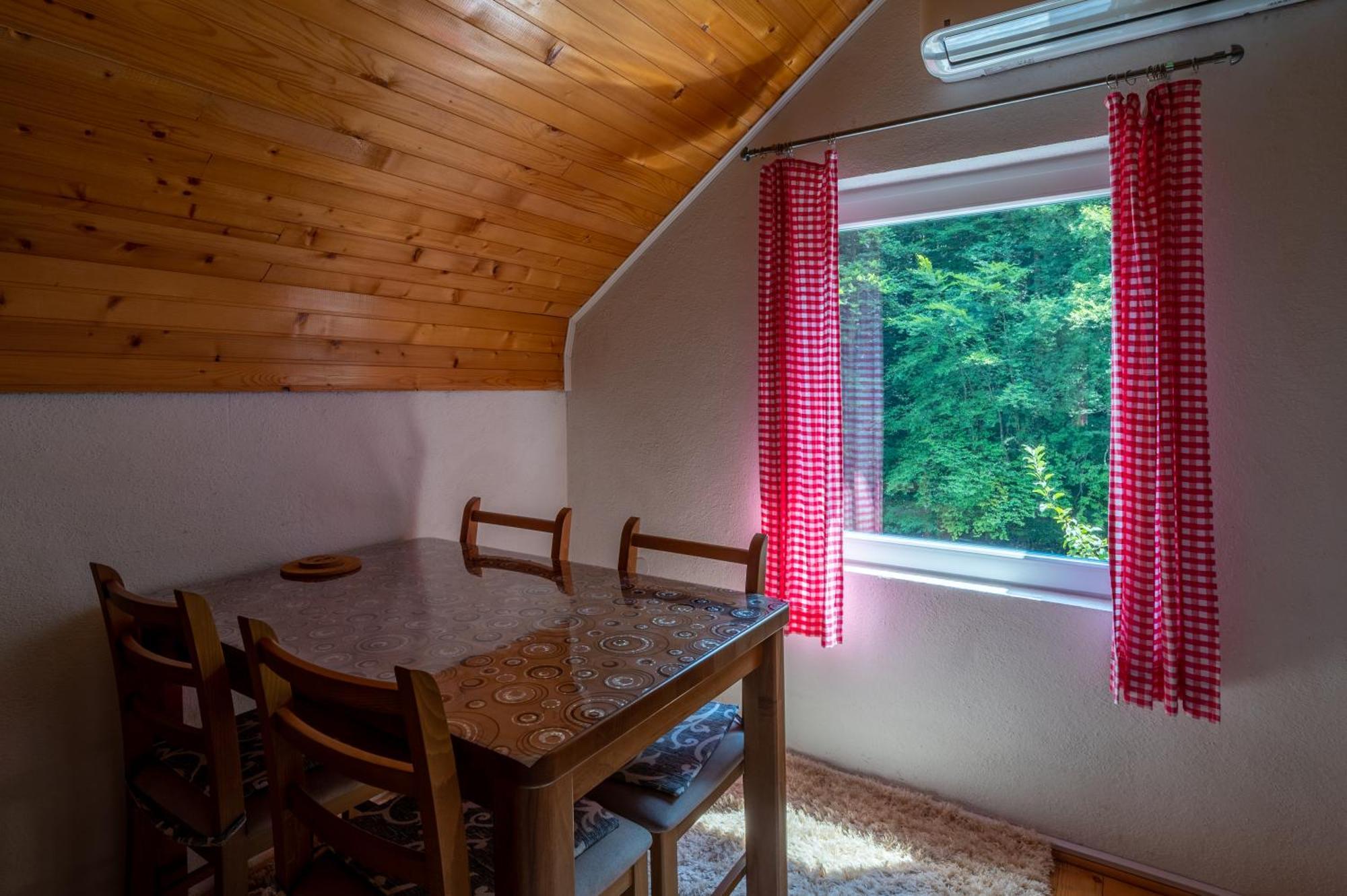Maison d'hôtes Domacinstvo Na Kraju Svijeta à Sipovo Extérieur photo