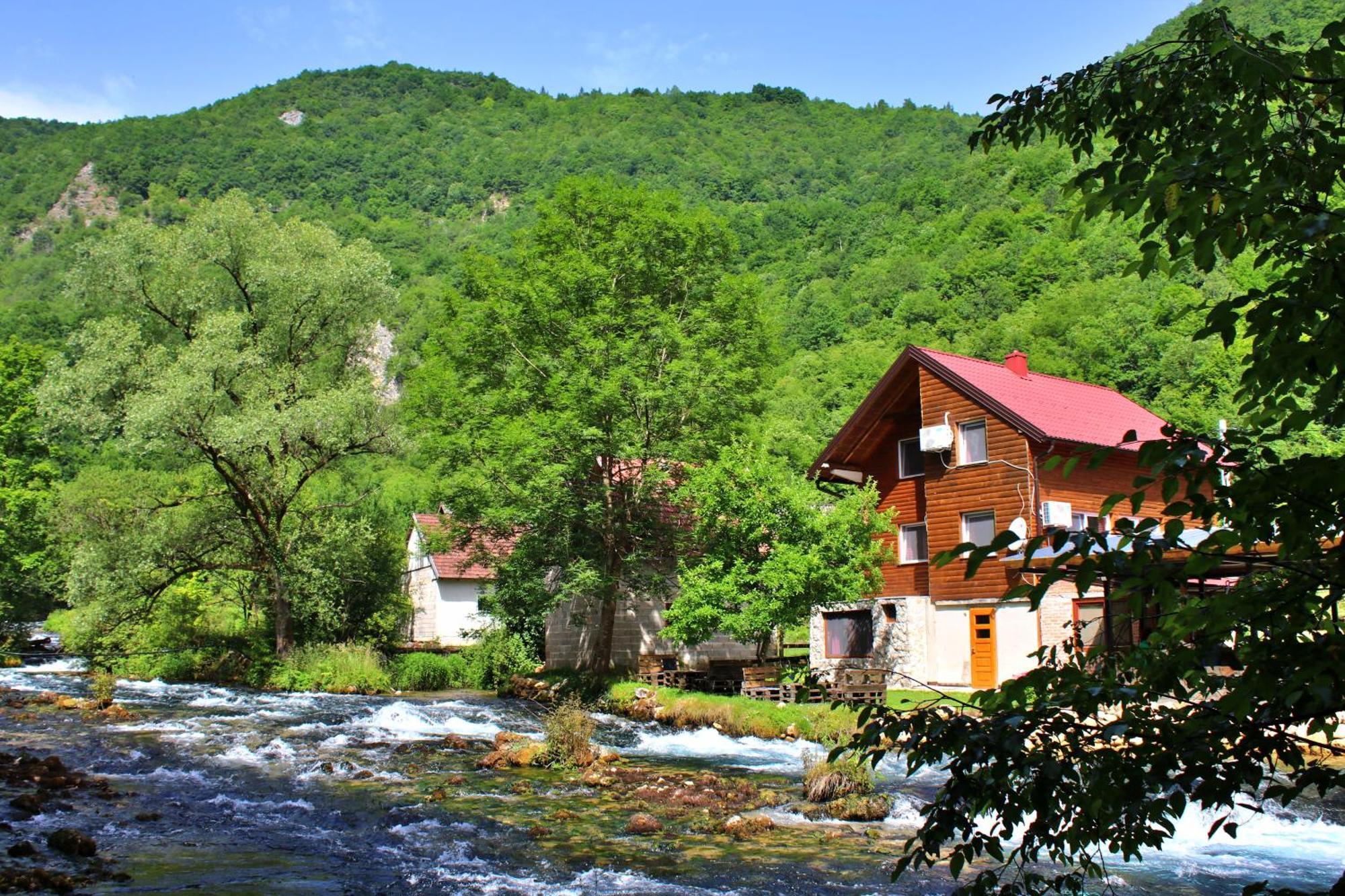 Maison d'hôtes Domacinstvo Na Kraju Svijeta à Sipovo Extérieur photo