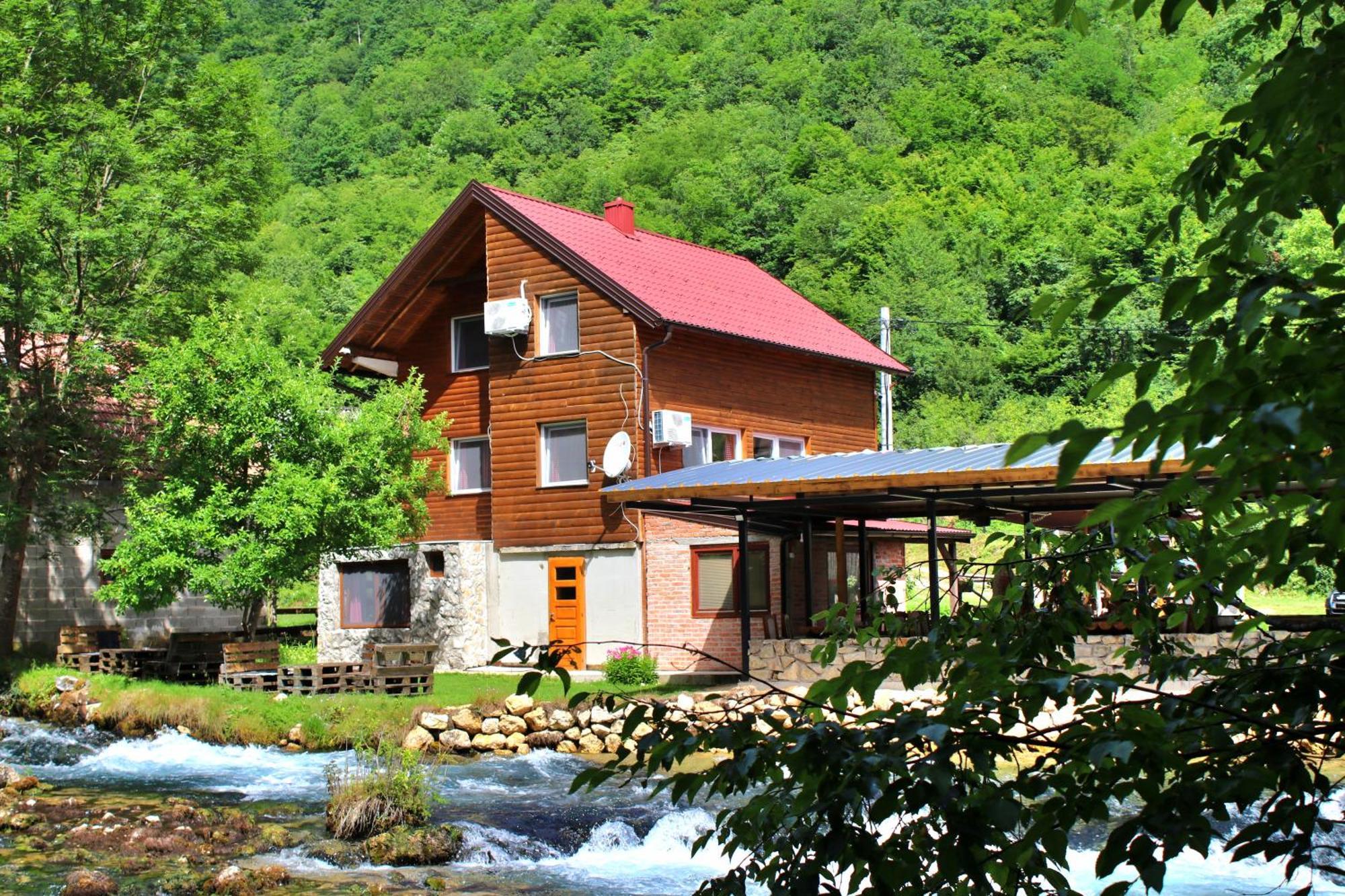 Maison d'hôtes Domacinstvo Na Kraju Svijeta à Sipovo Extérieur photo