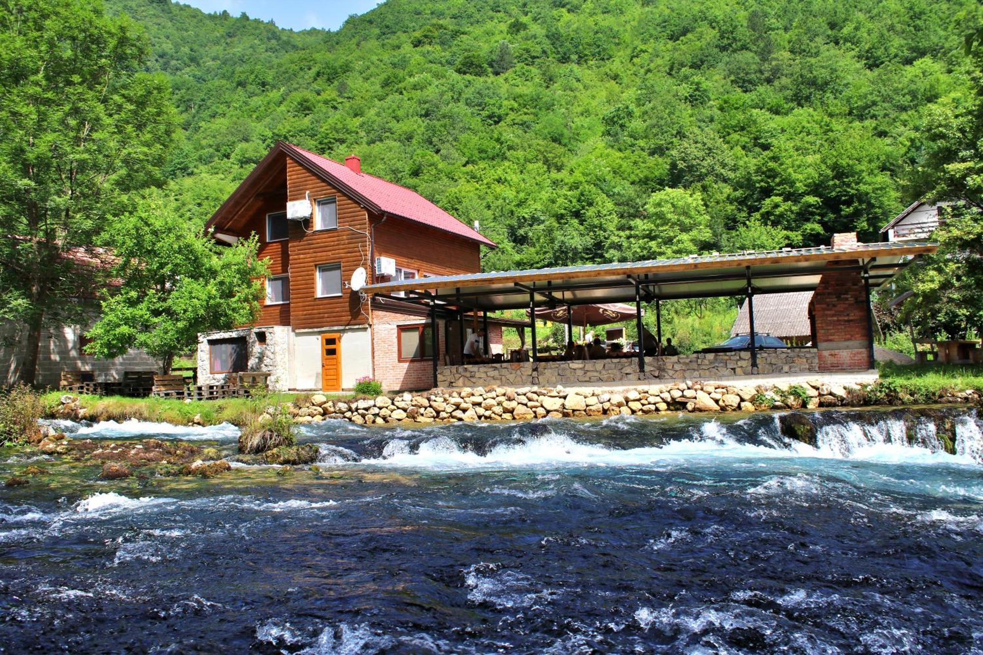 Maison d'hôtes Domacinstvo Na Kraju Svijeta à Sipovo Extérieur photo