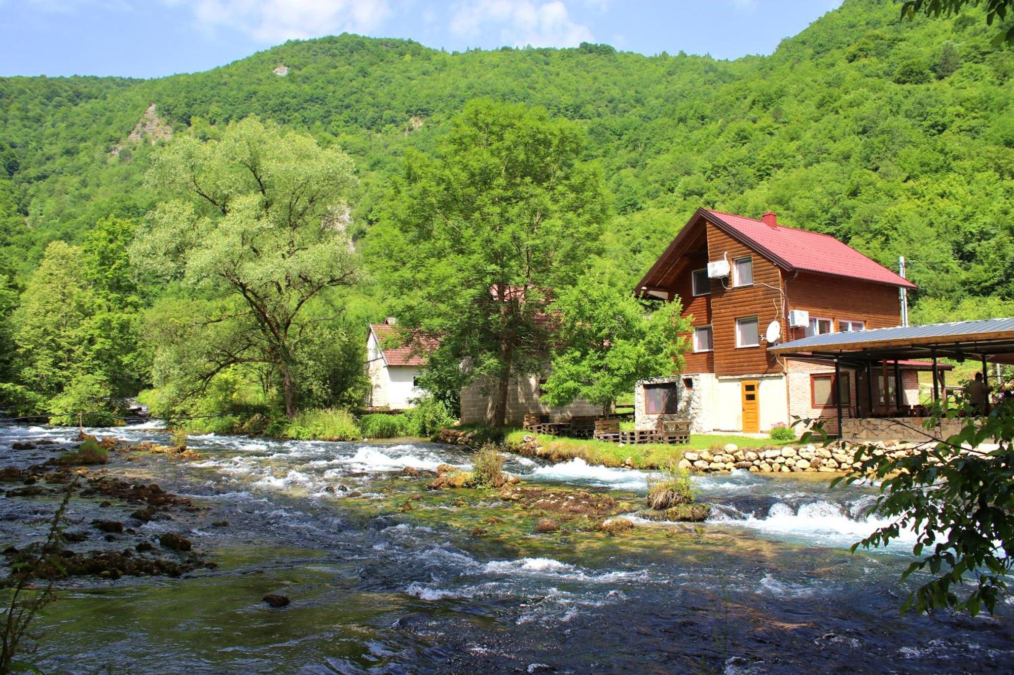 Maison d'hôtes Domacinstvo Na Kraju Svijeta à Sipovo Extérieur photo
