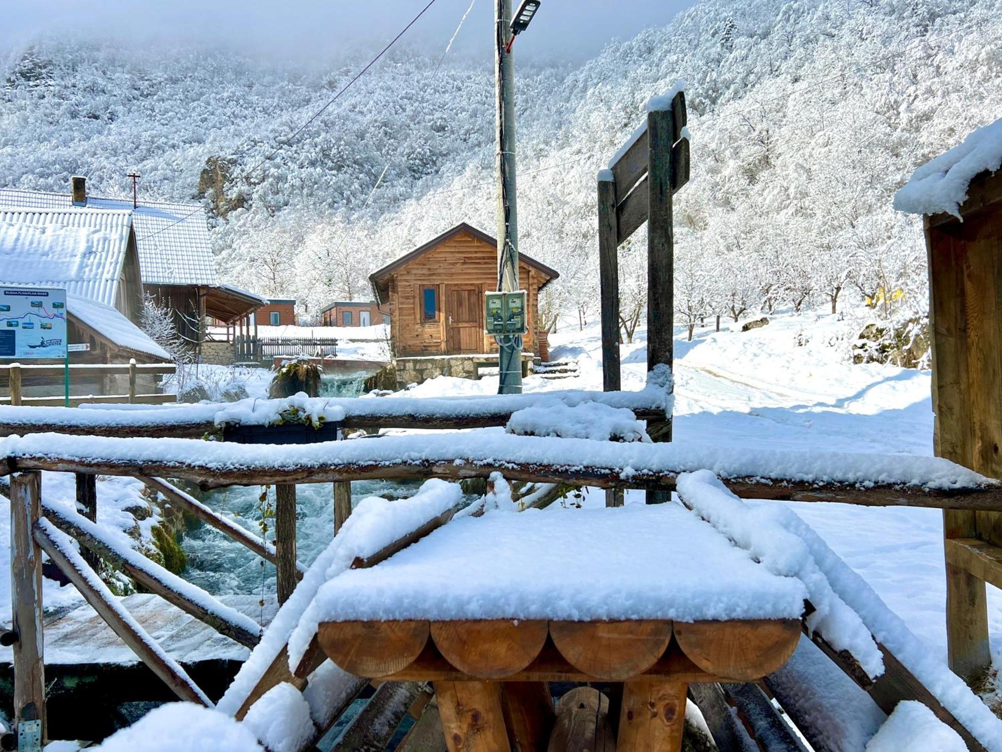 Maison d'hôtes Domacinstvo Na Kraju Svijeta à Sipovo Extérieur photo
