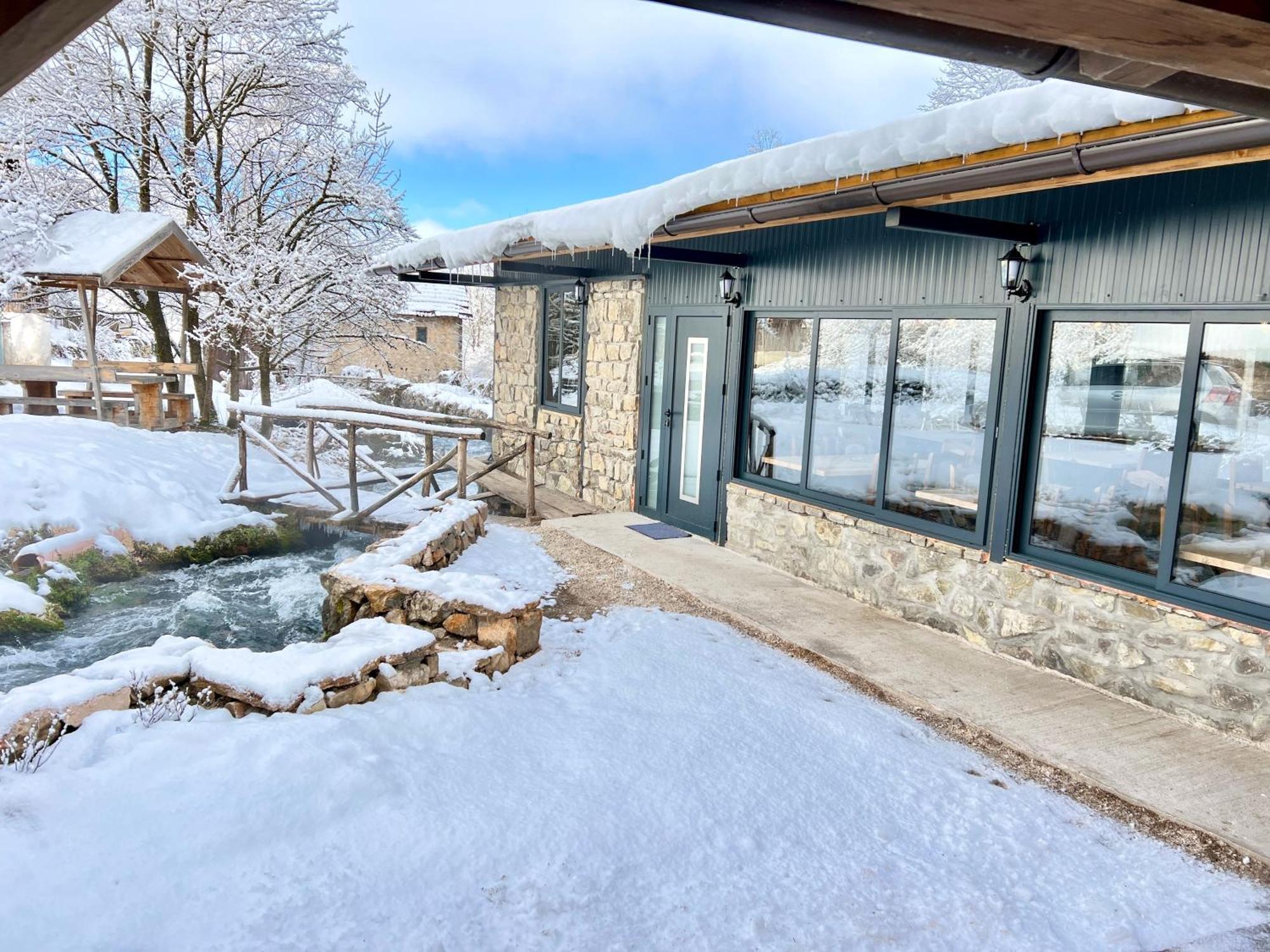 Maison d'hôtes Domacinstvo Na Kraju Svijeta à Sipovo Extérieur photo