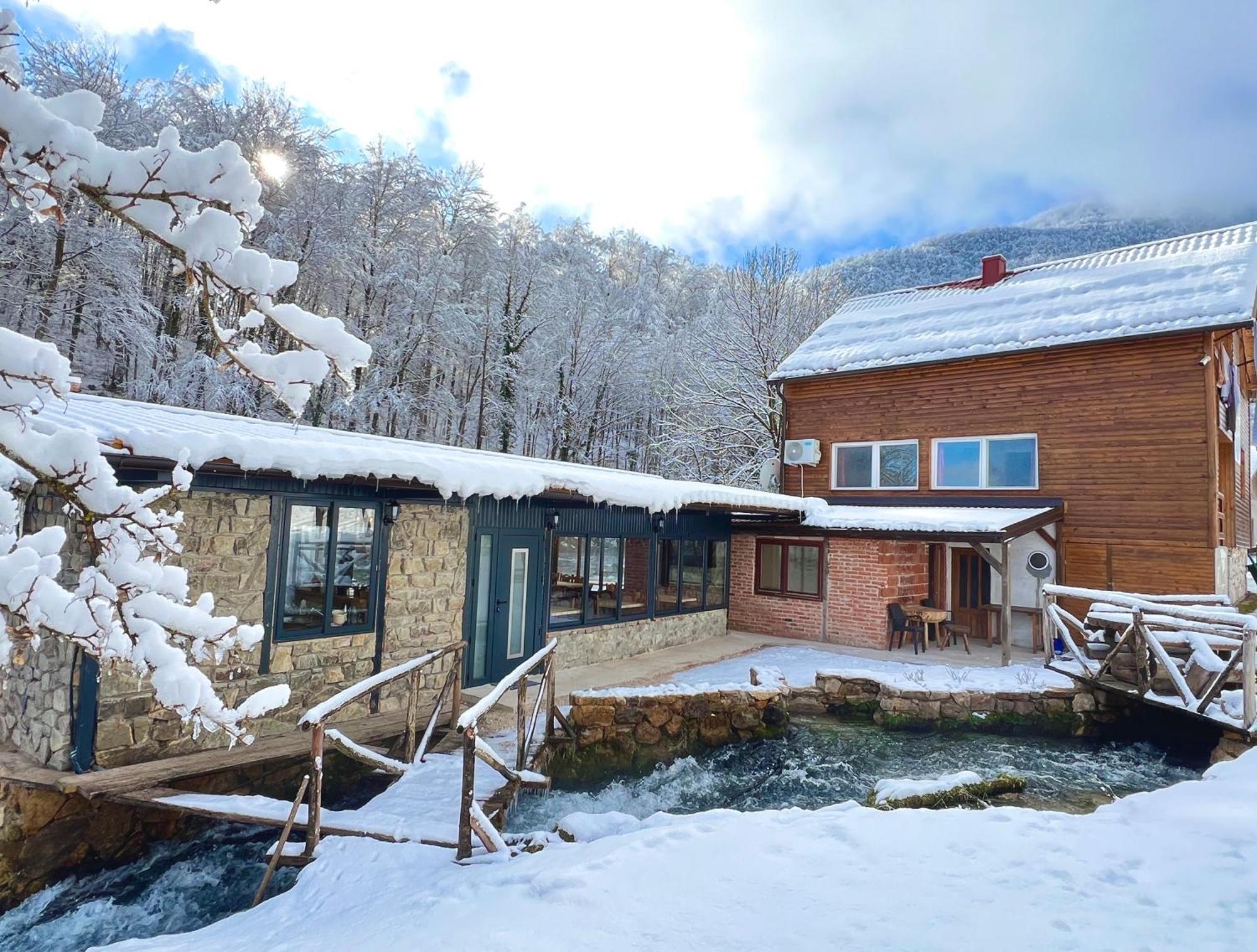 Maison d'hôtes Domacinstvo Na Kraju Svijeta à Sipovo Extérieur photo